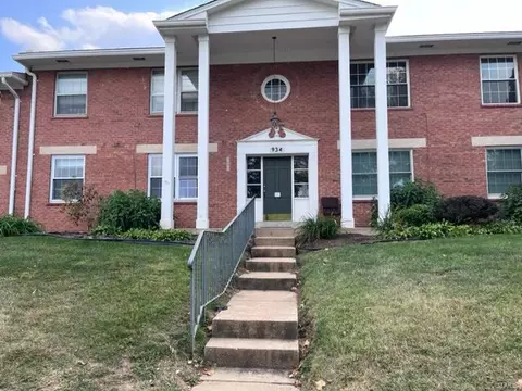 934 Marshall Ave #A, Webster Groves, MO 63119