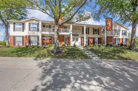 1509 Hedgeford St #3, Chesterfield, MO 63017