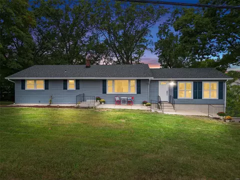 903 Dingledine Rd, Saint Charles, MO 63304