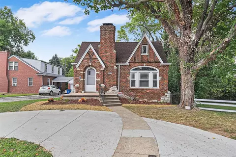 6915 Ira Ave, Saint Louis, MO 63121