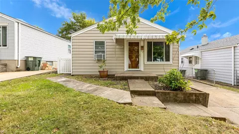 3280 Macklind Ave, Saint Louis, MO 63139