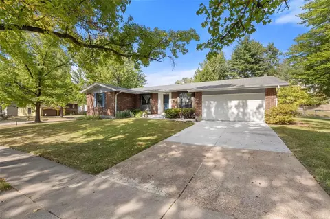 1129 Briarhurst Dr, Manchester, MO 63021 photo 2