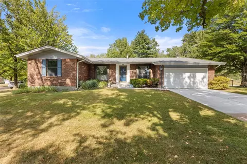 1129 Briarhurst Dr, Manchester, MO 63021