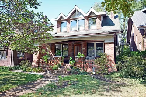 2627 Gurney Ct, Saint Louis, MO 63110