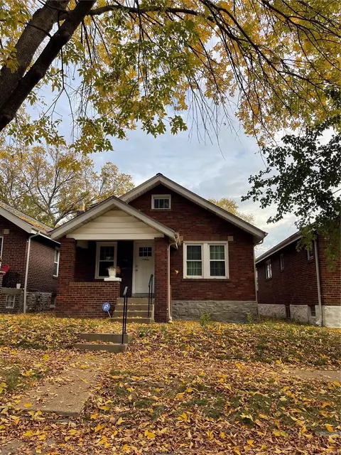 3907 Burgen Ave, Saint Louis, MO 63116
