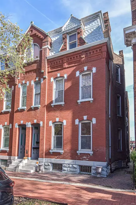 2418 S 10th St, Saint Louis, MO 63104
