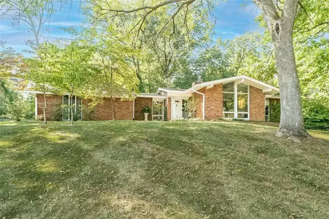 13 Sunswept Dr, Saint Louis, MO 63141