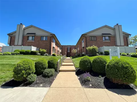 440 S Clay Ave #311, Kirkwood, MO 63122