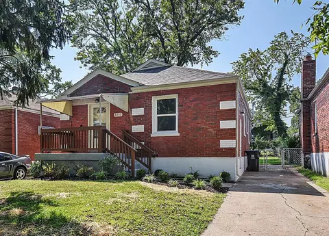 8330 Richard Ave, Saint Louis, MO 63132