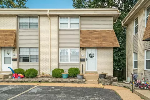821 Portsdown Rd, Ballwin, MO 63011 photo 2