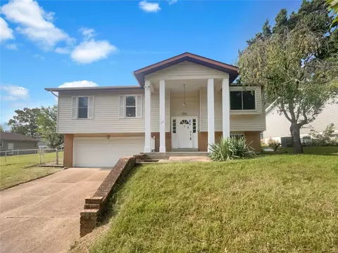 340 Pegasus Dr, Saint Louis, MO 63129