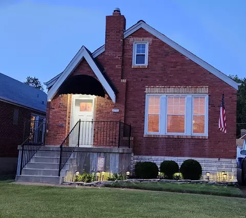 5705 Pernod Ave, Saint Louis, MO 63139
