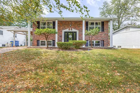 2467 Wesford Dr, Maryland Heights, MO 63043
