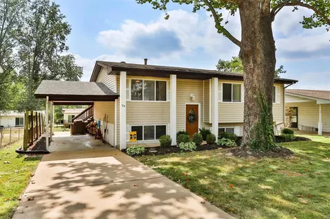 54 Hillcrest Blvd, Ballwin, MO 63021 photo 2