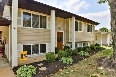 54 Hillcrest Blvd, Ballwin, MO 63021 photo 3