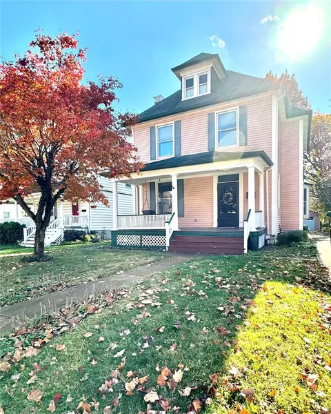 7320 Myrtle Ave, Maplewood, MO 63143
