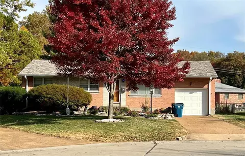 8301 Lonkar Dr, Saint Louis, MO 63123