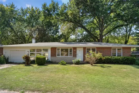 901 Nearbrook Ave, Saint Louis, MO 63135