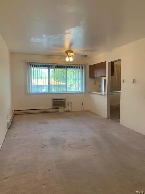 7420 Hazelcrest Dr #E, Hazelwood, MO 63042