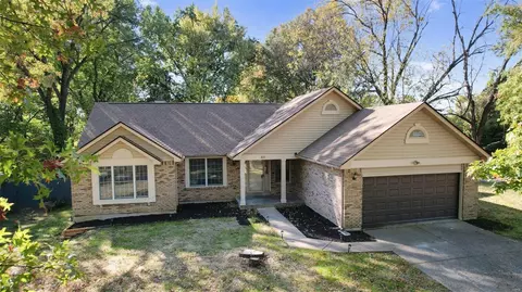 32 Nob Hill Dr, Saint Louis, MO 63138