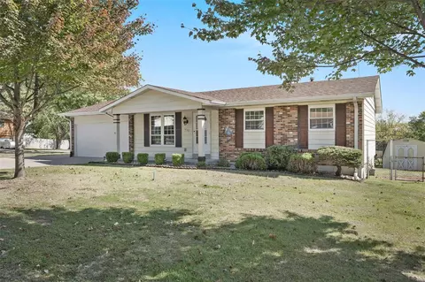1022 Drexel Dr, Saint Charles, MO 63303