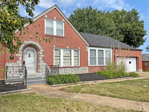 9855 Vasel Dr, Affton, MO 63123 photo 2