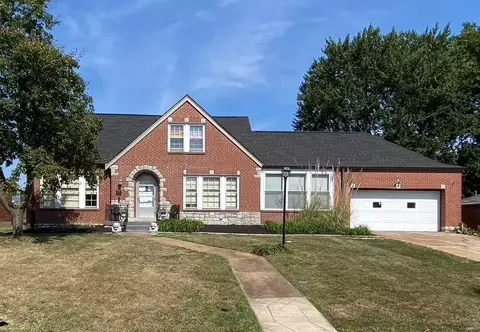 9855 Vasel Dr, Affton, MO 63123