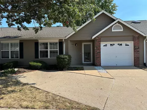 1228 Shirley Ridge Dr #50, Saint Charles, MO 63304