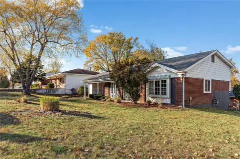 11101 Torigney Dr, Sappington, MO 63126