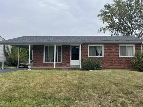 2820 Beechwood Ln, Maryland Heights, MO 63043
