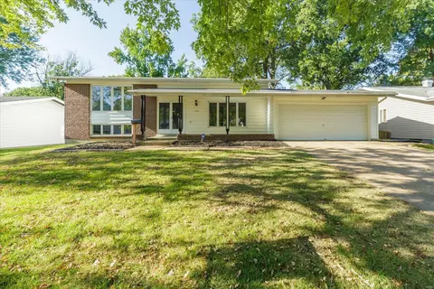 1454 Kingsford Dr, Florissant, MO 63031