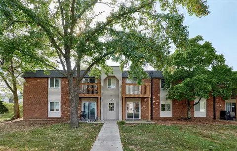 5762 Westphalia Ln #C, Oakville, MO 63129
