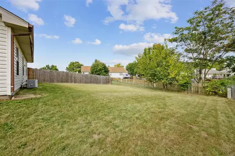 565 Knob Hill Dr, O'fallon, MO 63366 photo 4