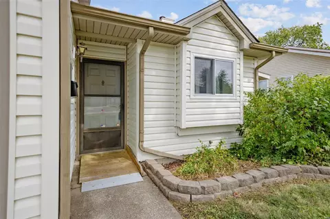 565 Knob Hill Dr, O'fallon, MO 63366 photo 2
