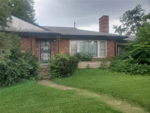 4604 Shirley Pl, Saint Louis, MO 63115