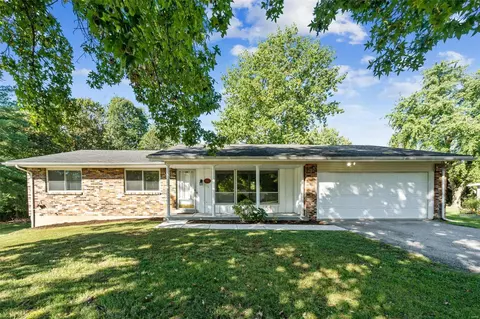 6951 Birdie Ln, Saint Louis, MO 63129