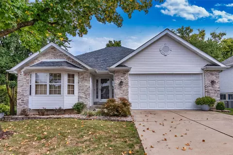 13608 Tesson Oaks Ct, Saint Louis, MO 63128