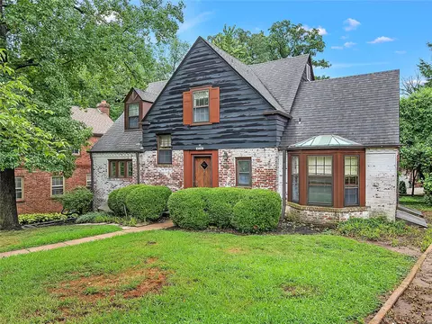 8136 Cornell Ct, University City, MO 63130