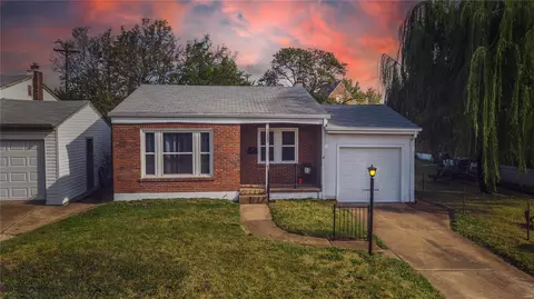 7203 Heege Rd, Saint Louis, MO 63123