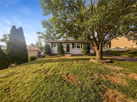 224 Rouen Dr, Saint Louis, MO 63129