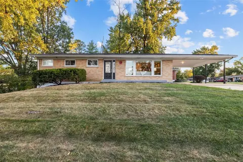 9256 Vauk Ln, Saint Louis, MO 63126