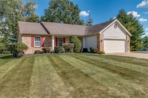 1025 Seine Dr, Lake Saint Louis, MO 63367