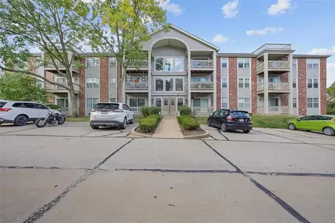 5353 N Kenrick Parke Dr #107, Saint Louis, MO 63119