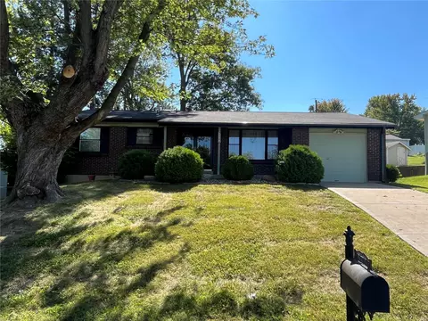 608 Walter Pl, Saint Charles, MO 63301