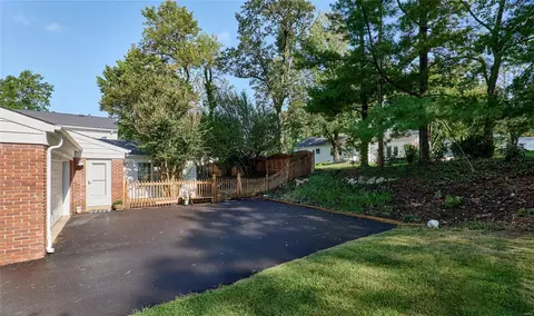 309 Bristol Ct, Ballwin, MO 63011 photo 37