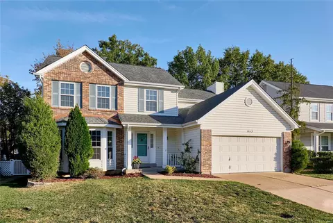 1063 Oakwood Farms Ln, Ballwin, MO 63021