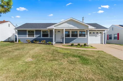 6321 Sheppard Dr, Saint Louis, MO 63123