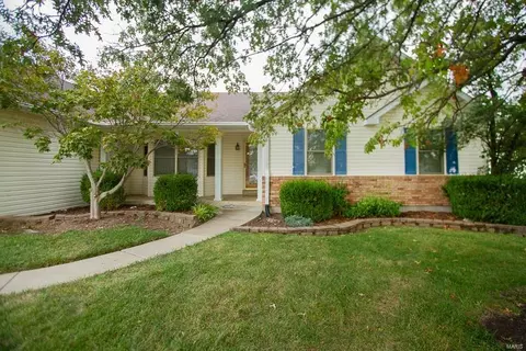 1349 Washingtons Crossing Dr, O'fallon, MO 63366