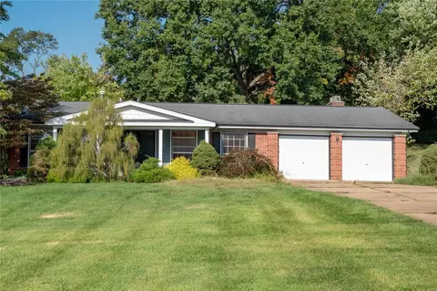 6005 Kerth Rd, Saint Louis, MO 63128