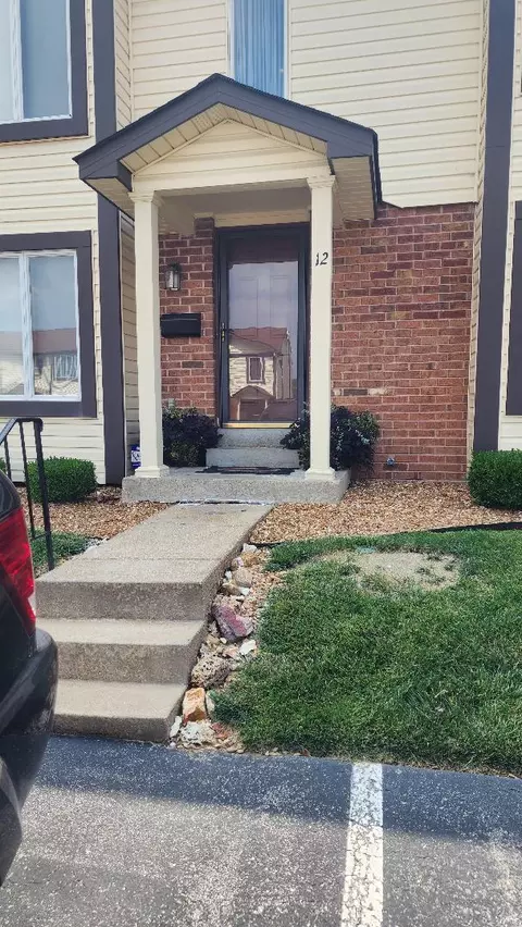 12 New Hope Ct, Florissant, MO 63033